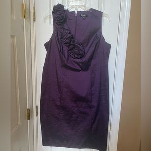 18W sleeveless iridescent purple sheath dress with rushed flower accent